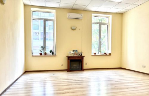 Аюрведа - студія йоги з 3 світлими залами у Києві • 2024 • RoomRoom 4