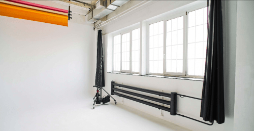 Jen Studio - 3 зали фотостудії біля метро Героїв Дніпра • 2024 • RoomRoom 11