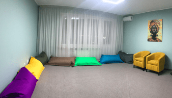 Аренда зала для медитаций в Украине почасово • 2022 • RoomRoom 5